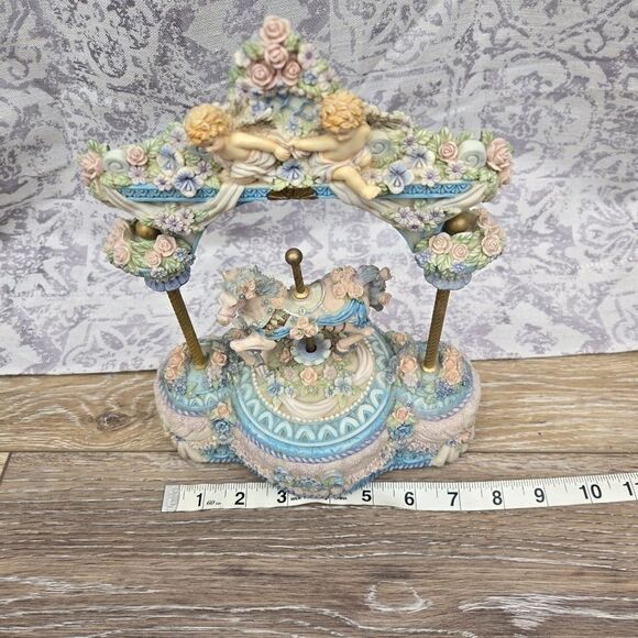 Classic Treasures Horse Carousel Moves Up And Down Love Makes The World Go Round - Picture 2 of 8